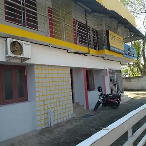Anju Tourist House Kazhakuttam